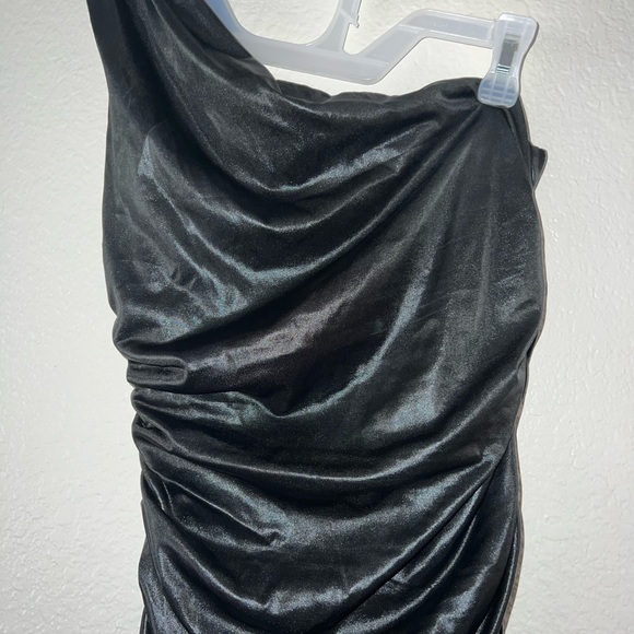 Black dress - Picture 2 of 3